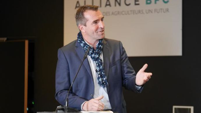 « Le contexte actuel est compliqué, que ce soit économiquement, politiquement, mais aussi au niveau du climat. Il y a toutefois des opportunités à saisir et c’est pour cela qu’on fait le choix de rééquilibrer le groupe », a expliqué Christophe Richardot, DG de Dijon céréales, lors d’un point presse le 14 décembre, après l’assemblée générale.